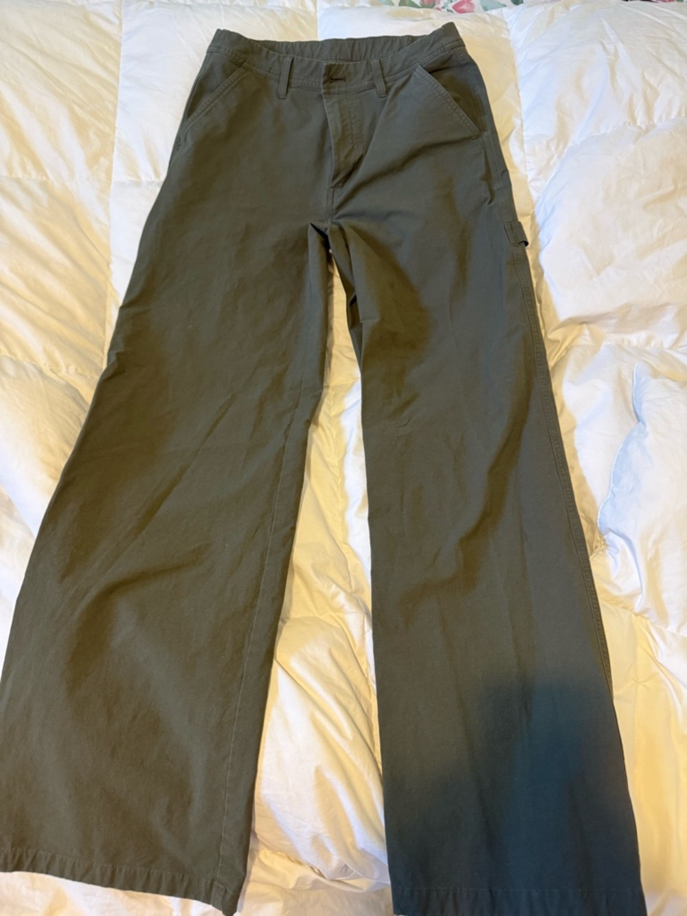 Vuori getaway cargo pants in oregano green size small